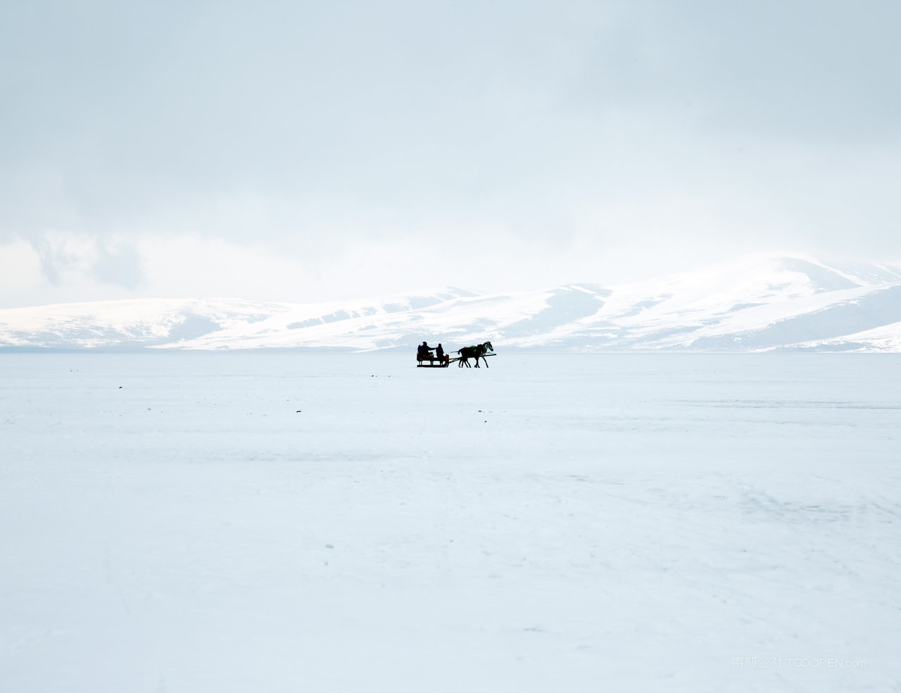 雪山风景画图片