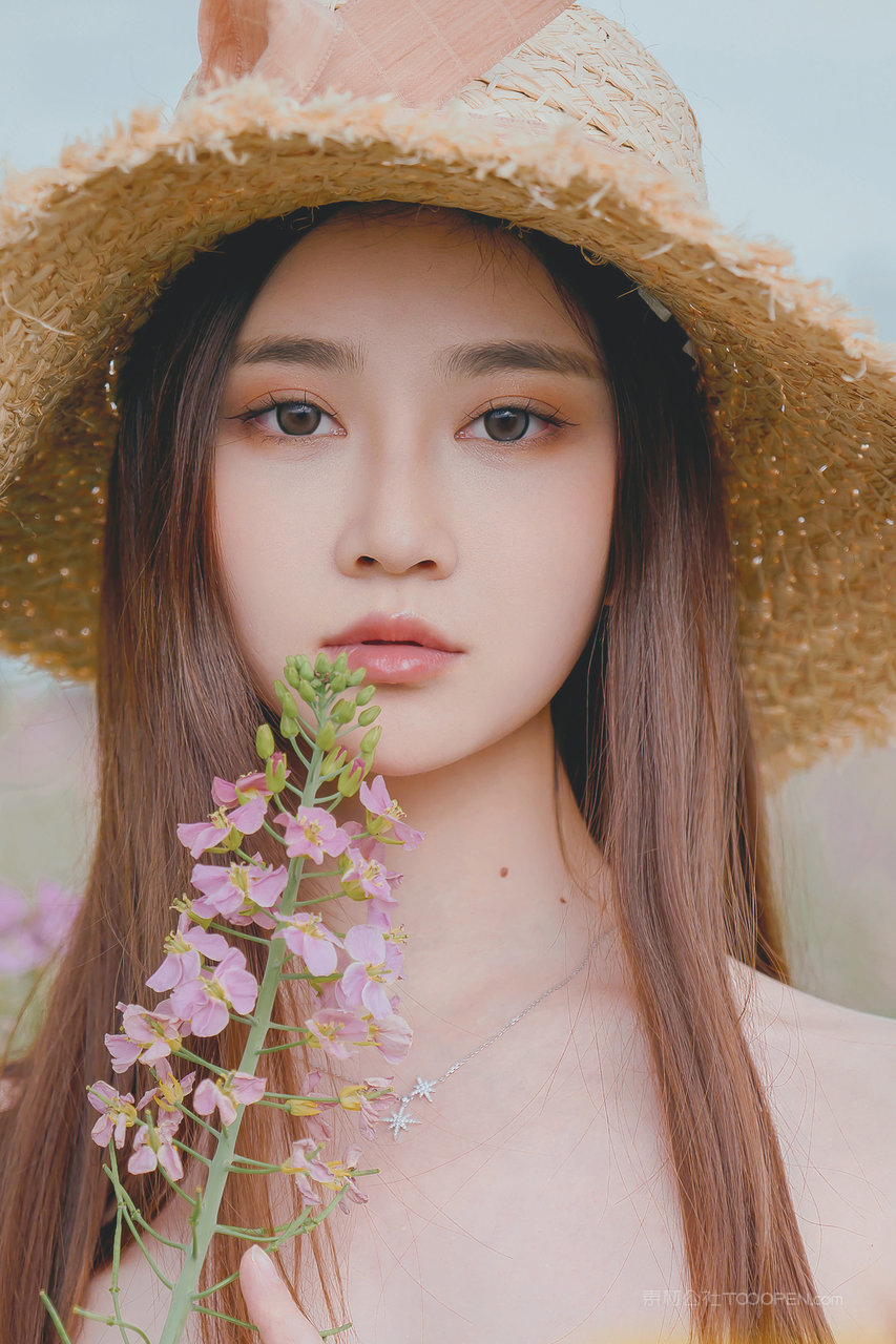 秀人网绝美颜值小姐姐户外约拍写真图片