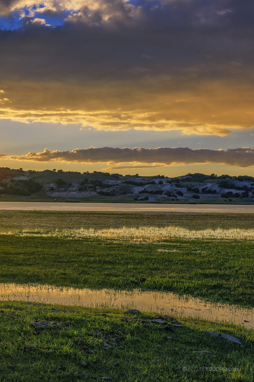 内蒙古一望无际的草原日落