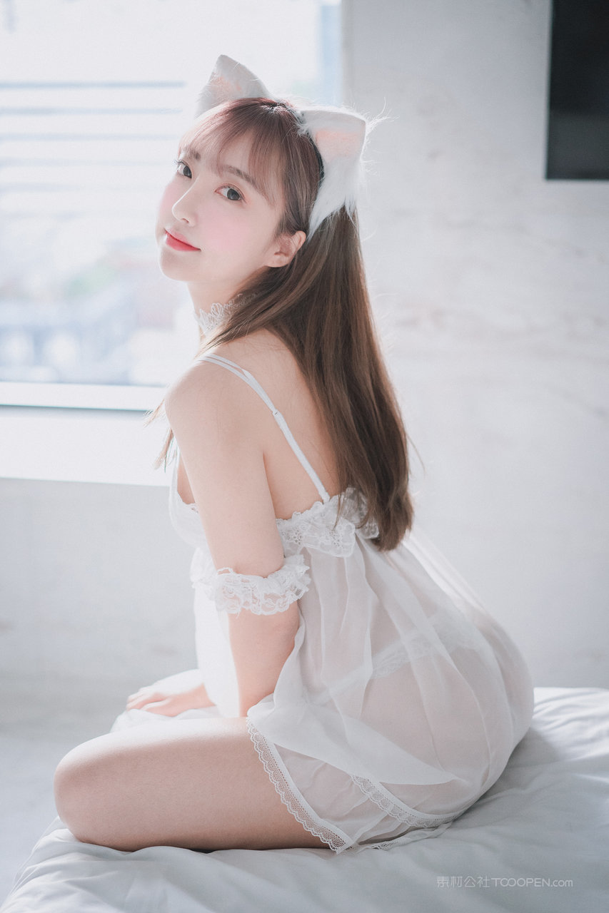 韩国粉嫩美少女睡衣写真图片