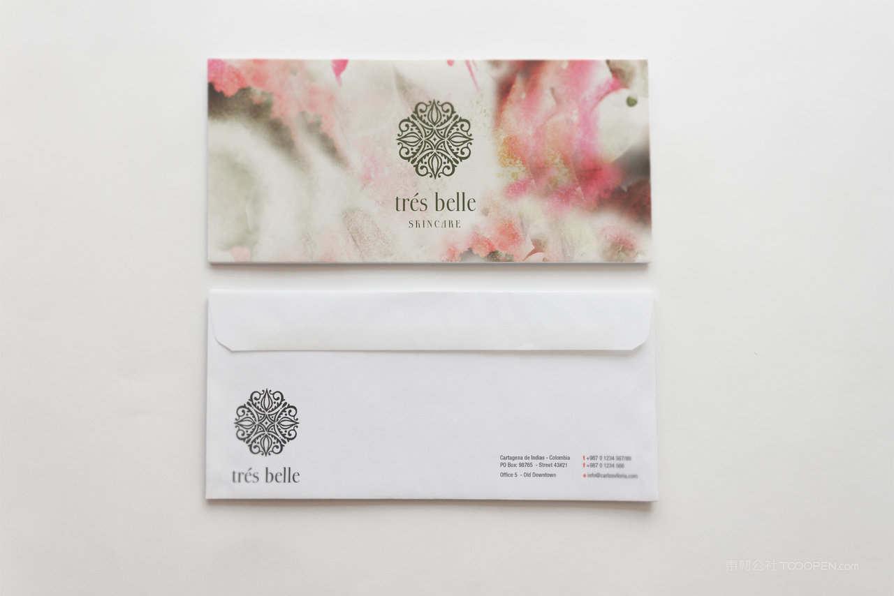 花朵精致信封办公用品品牌vi样机