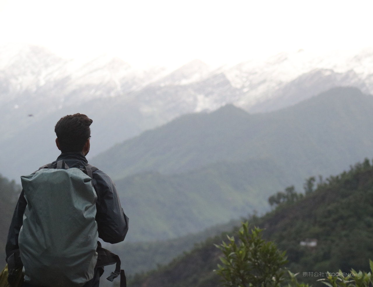 高清雪山风景画素材