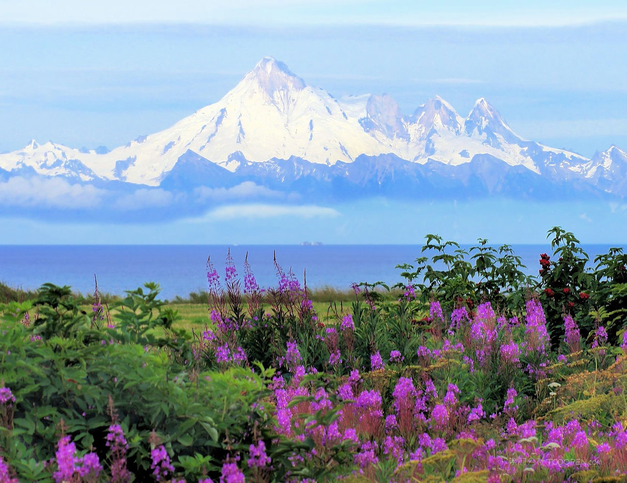 雪山风景画摄影图片