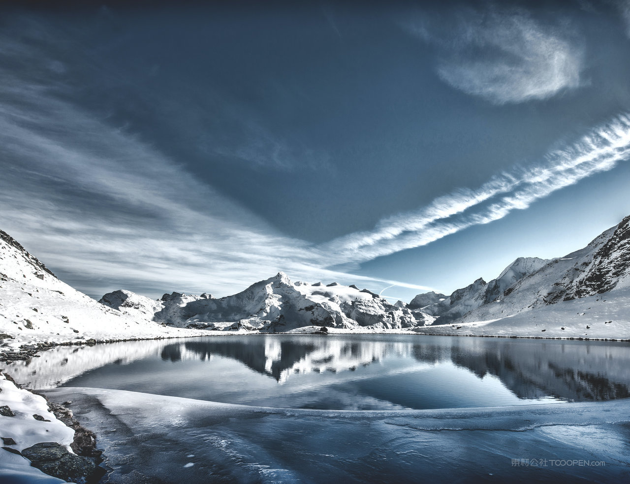 高清雪山风景画素材