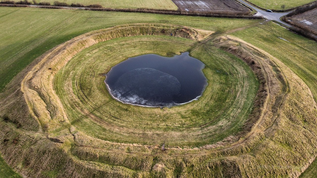 火山山脉高清风景画图片