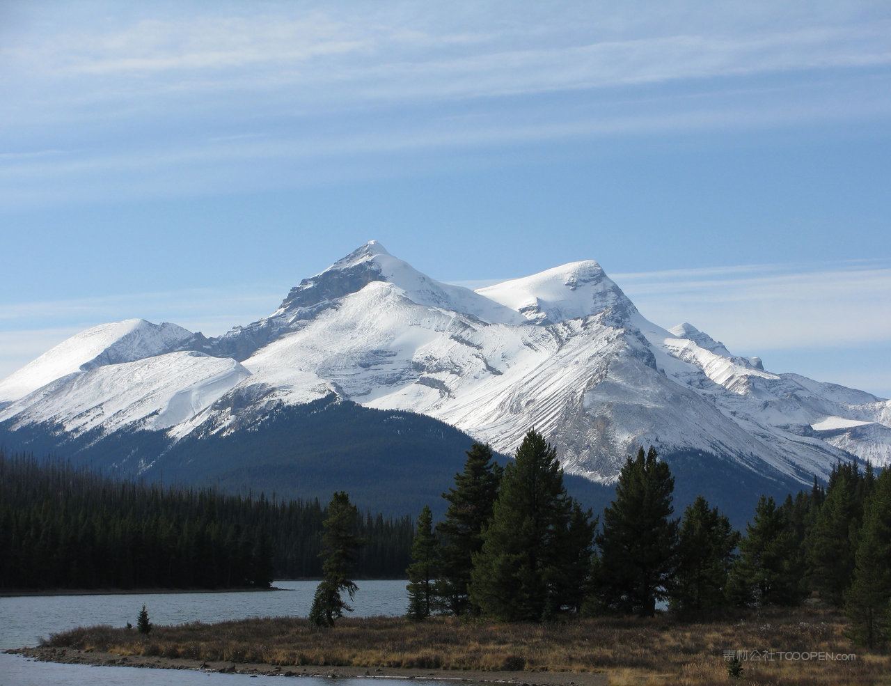 唯美雪山风景画素材