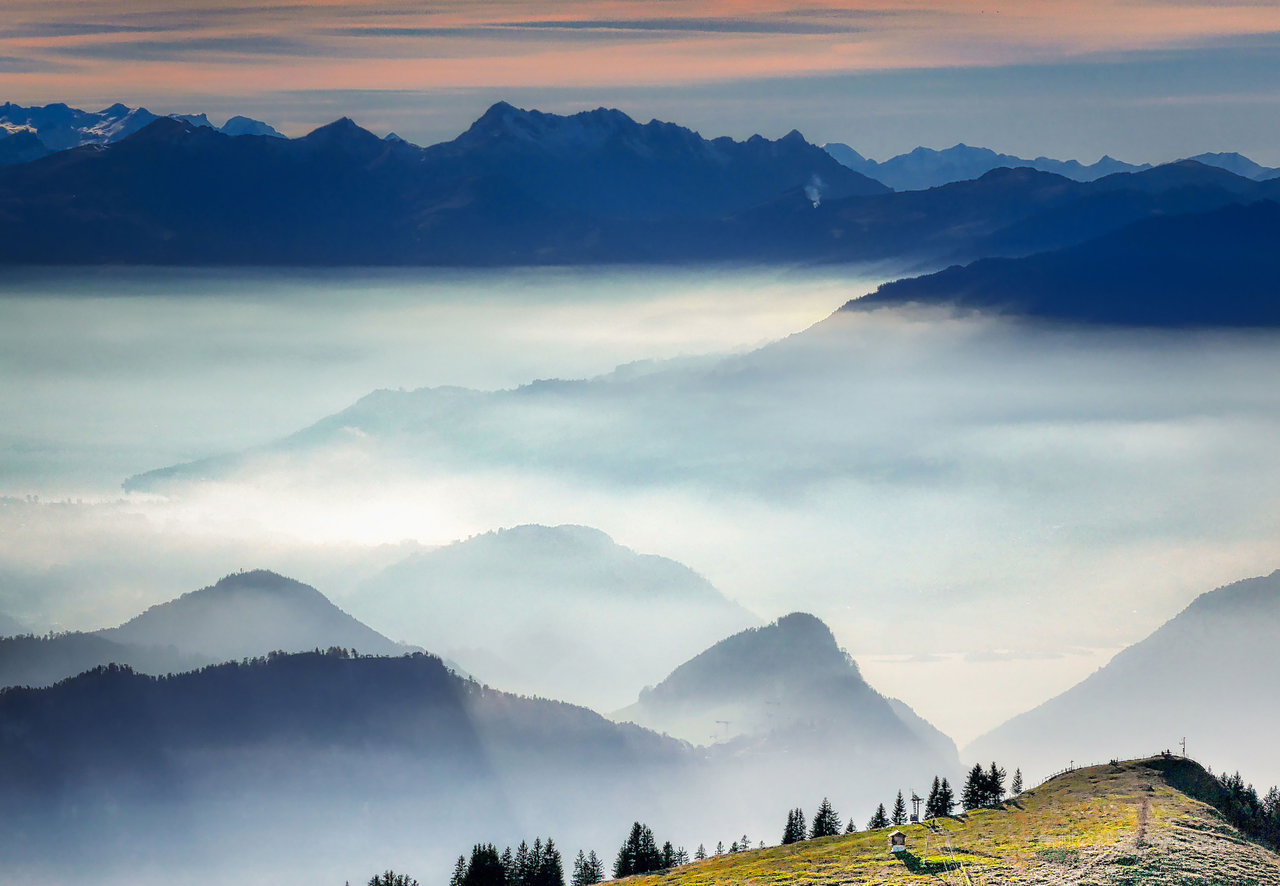 高清瑞士山脉山林山水画