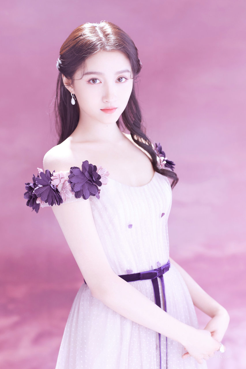 中国清纯美女明星关晓彤艺术写真图片