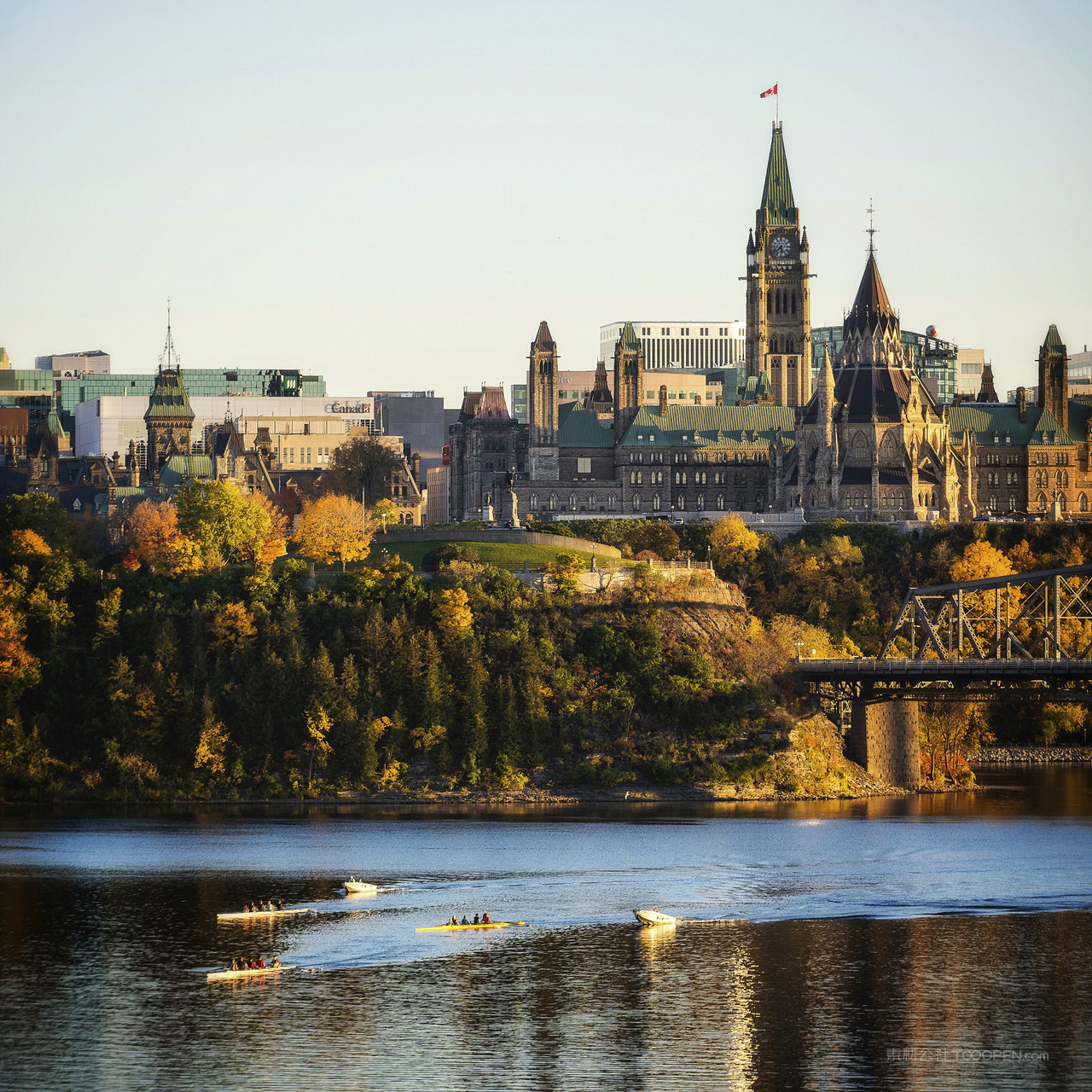 加拿大渥太华河上的娱乐赛艇
