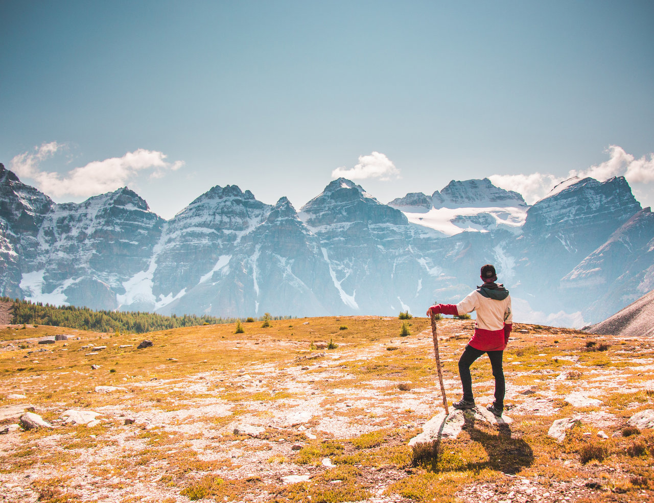 雪山巍峨山脉图片素材