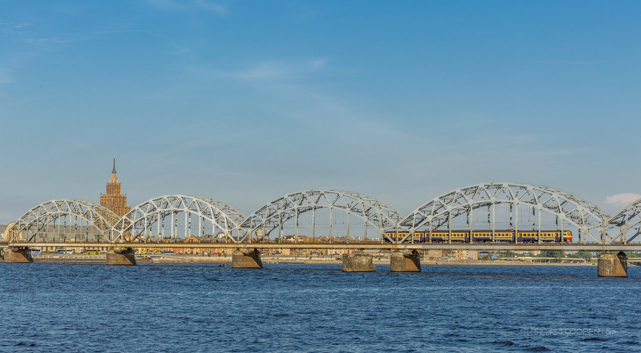 多瑙河上的铁路桥
