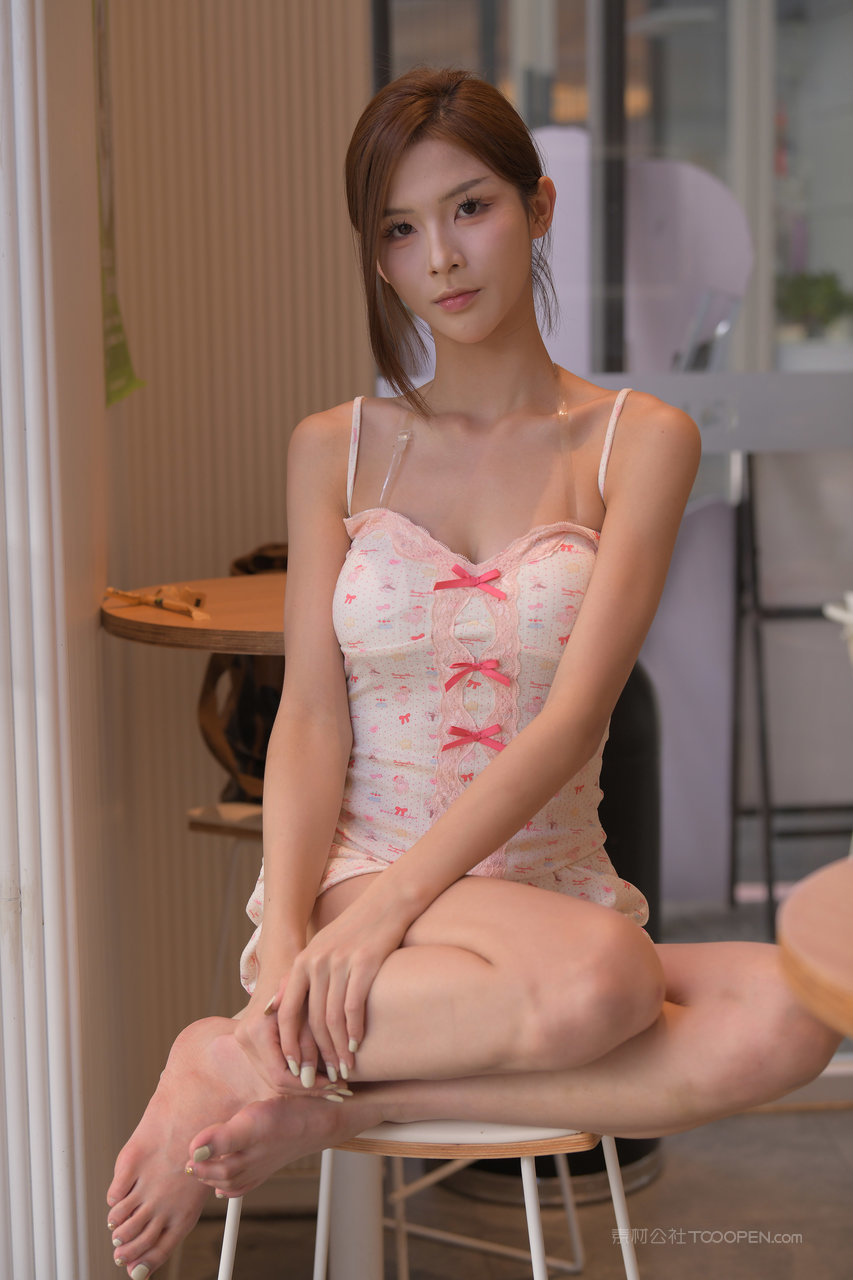 国产嫩模自拍图片