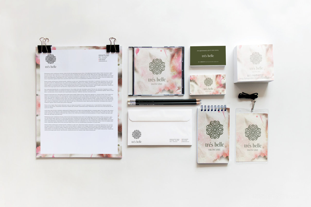 花朵精致名片贴图办公用品品牌vi样机