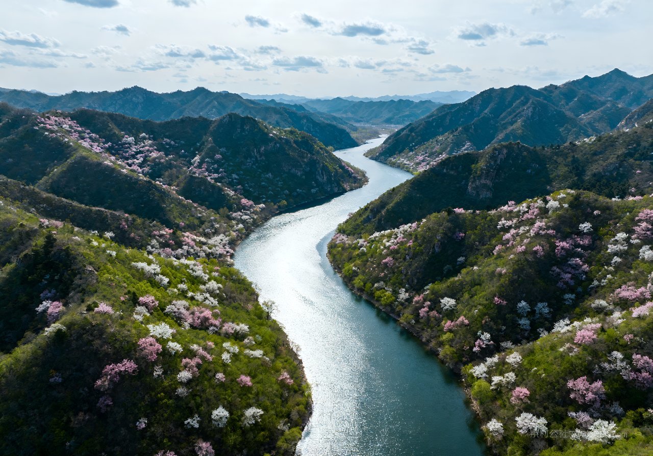 风景山峰春意天空春天河流意境自然