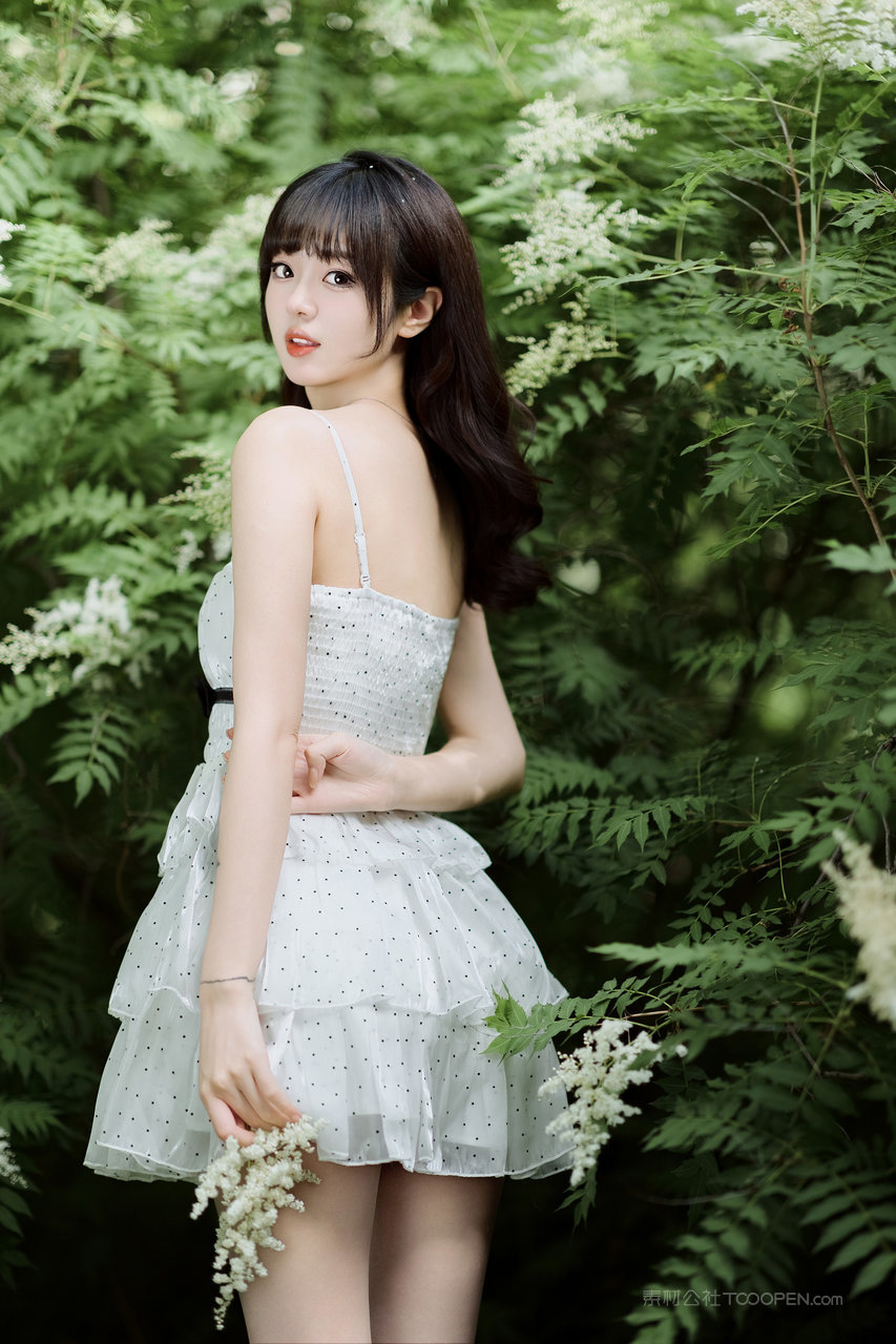 漂亮女生超短裙图片