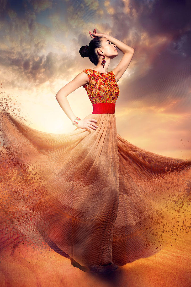 在沙漠中婀娜多姿的性感美女高清图片