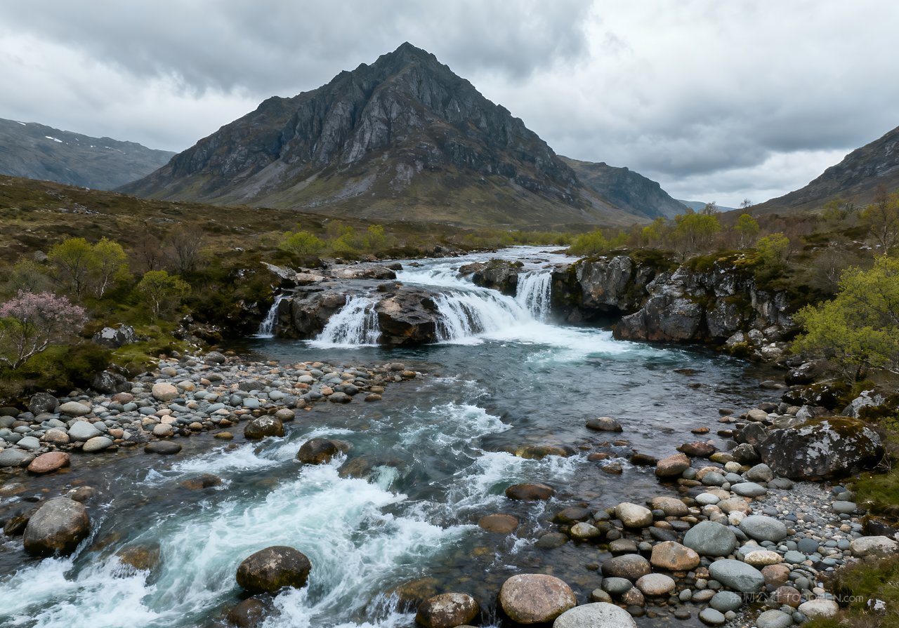 山峰天空山水意境春季风景河流唯美