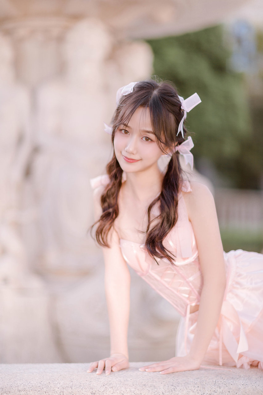 4K高清清纯甜美小美女户外摄影写真图片大全