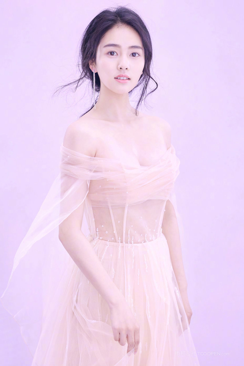 穿透明纱裙的漂亮美女明星白鹿个人写真图片