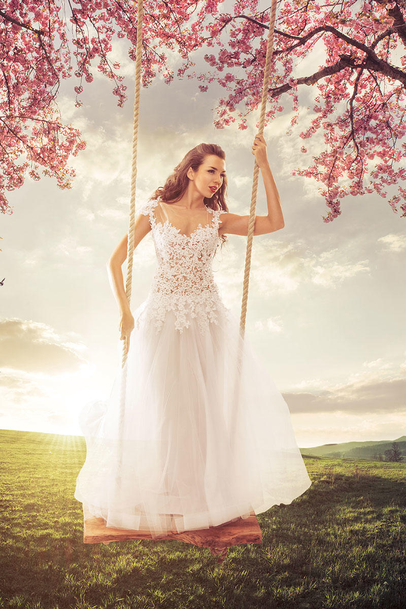 荡秋千的婚纱美女高清图片