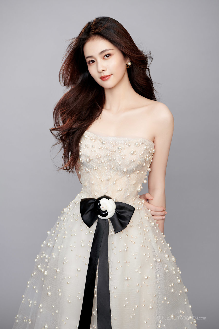 穿着白色婚纱的气质美女明星白鹿高清写真图片