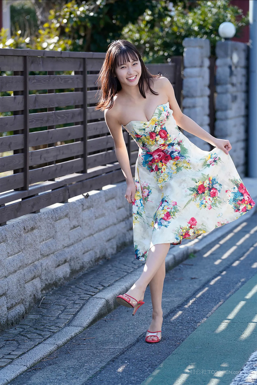 亚洲清纯泳装美女图片