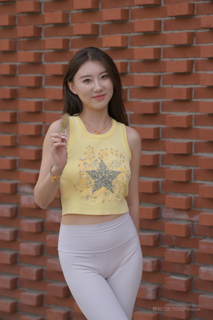 高清瑜伽裤美女大图