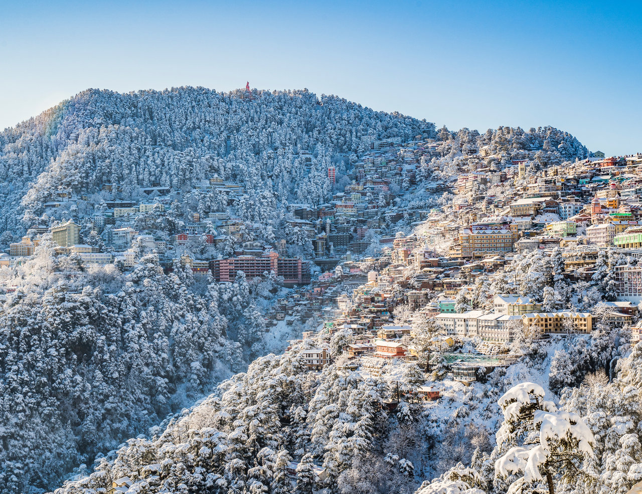 雪山巍峨山脉风景画
