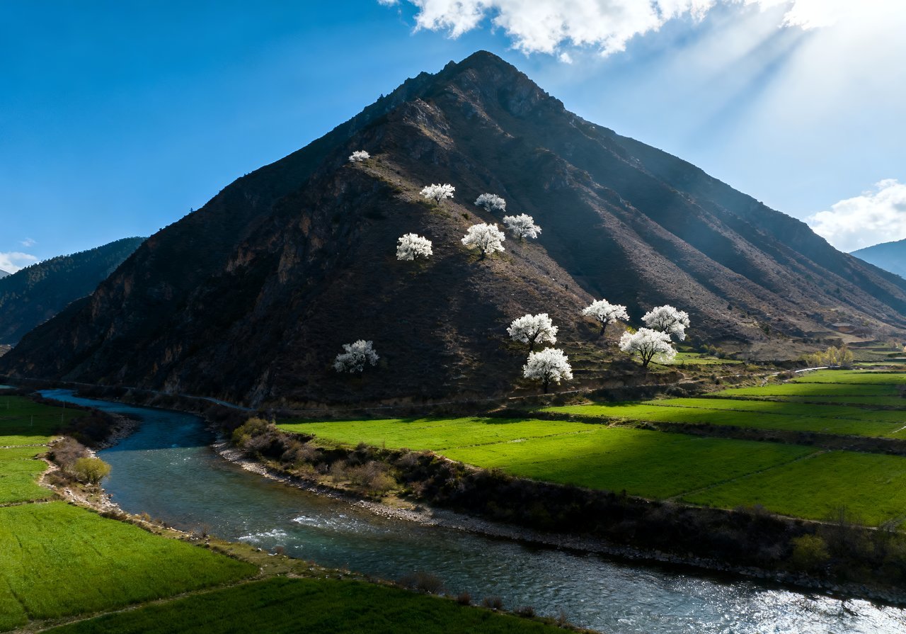 风景唯美山峰意境河流自然天空春天春意