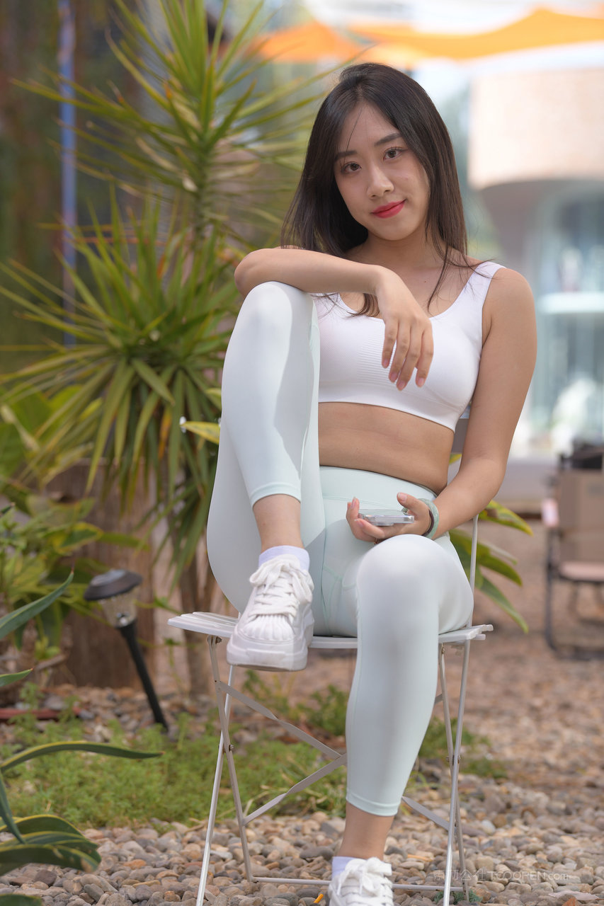 白色瑜伽裤美女摄影