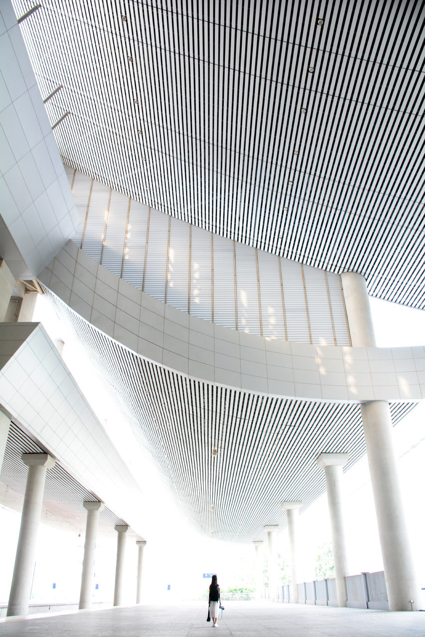 厦门动车北站抽象建筑线条特写