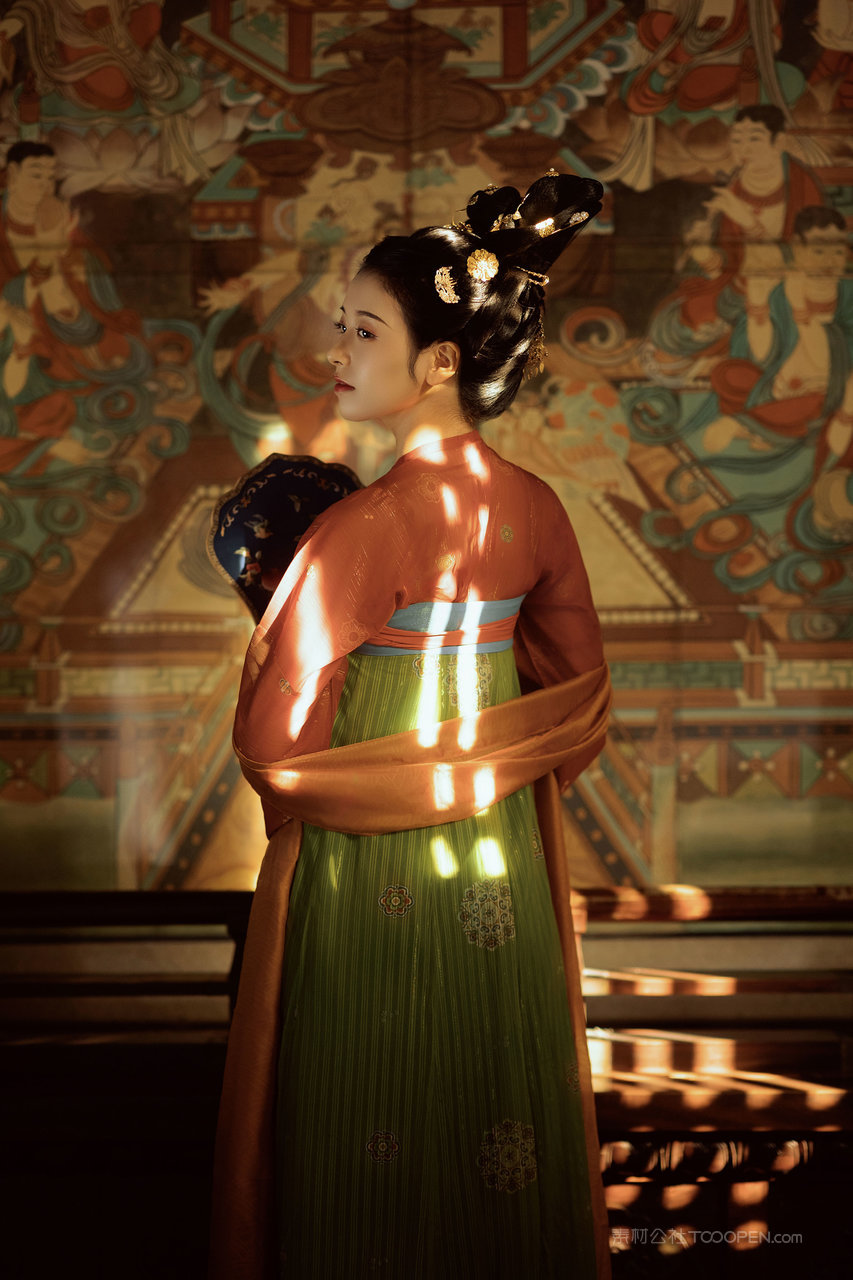 敦煌飞天女神壁画图片