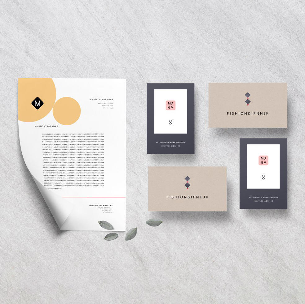 简洁大气的纸张卡片贴图样机