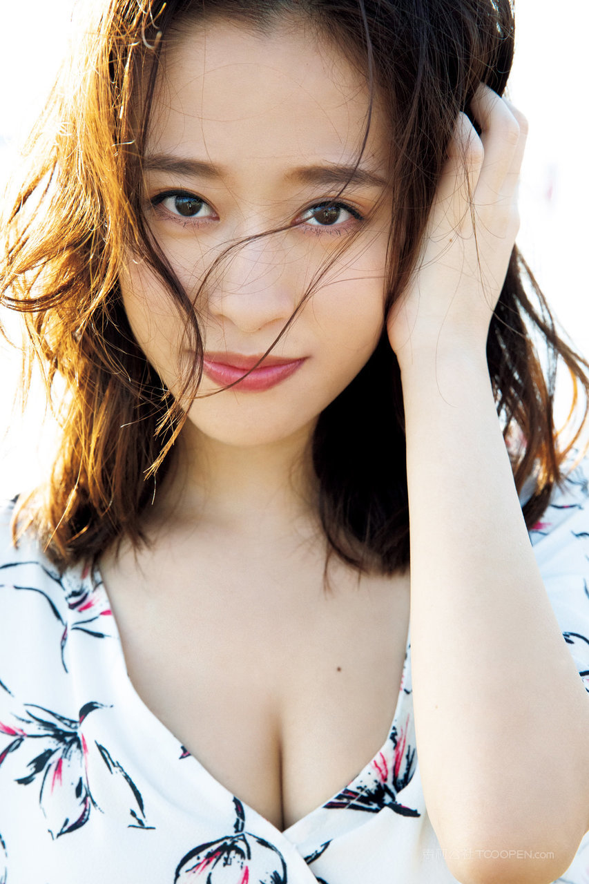 日本AV美女吉沢明歩近距离特写