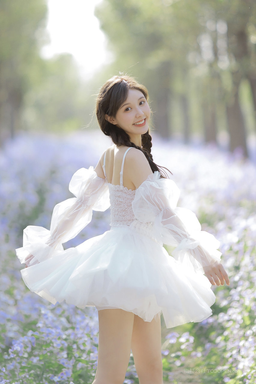 青春靓丽的超短裙小姐姐唯美摄影写真图片