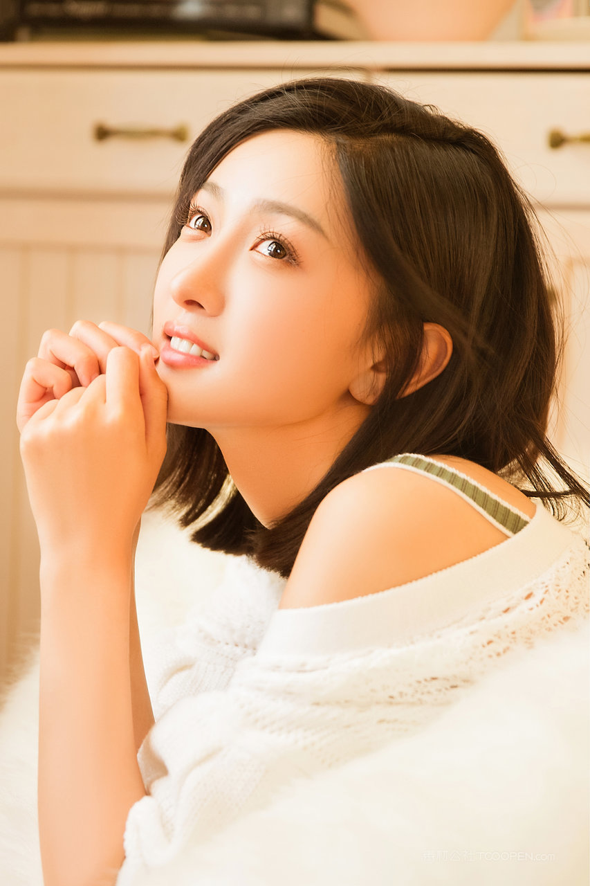 国内清秀短发美女手机壁纸图片大全