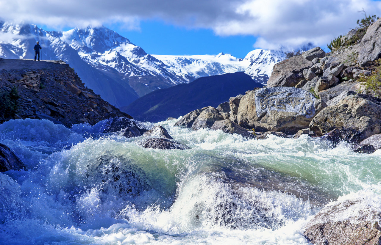 西藏风光雪山山脉图片