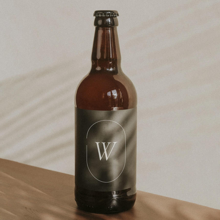 棕色啤酒瓶样机