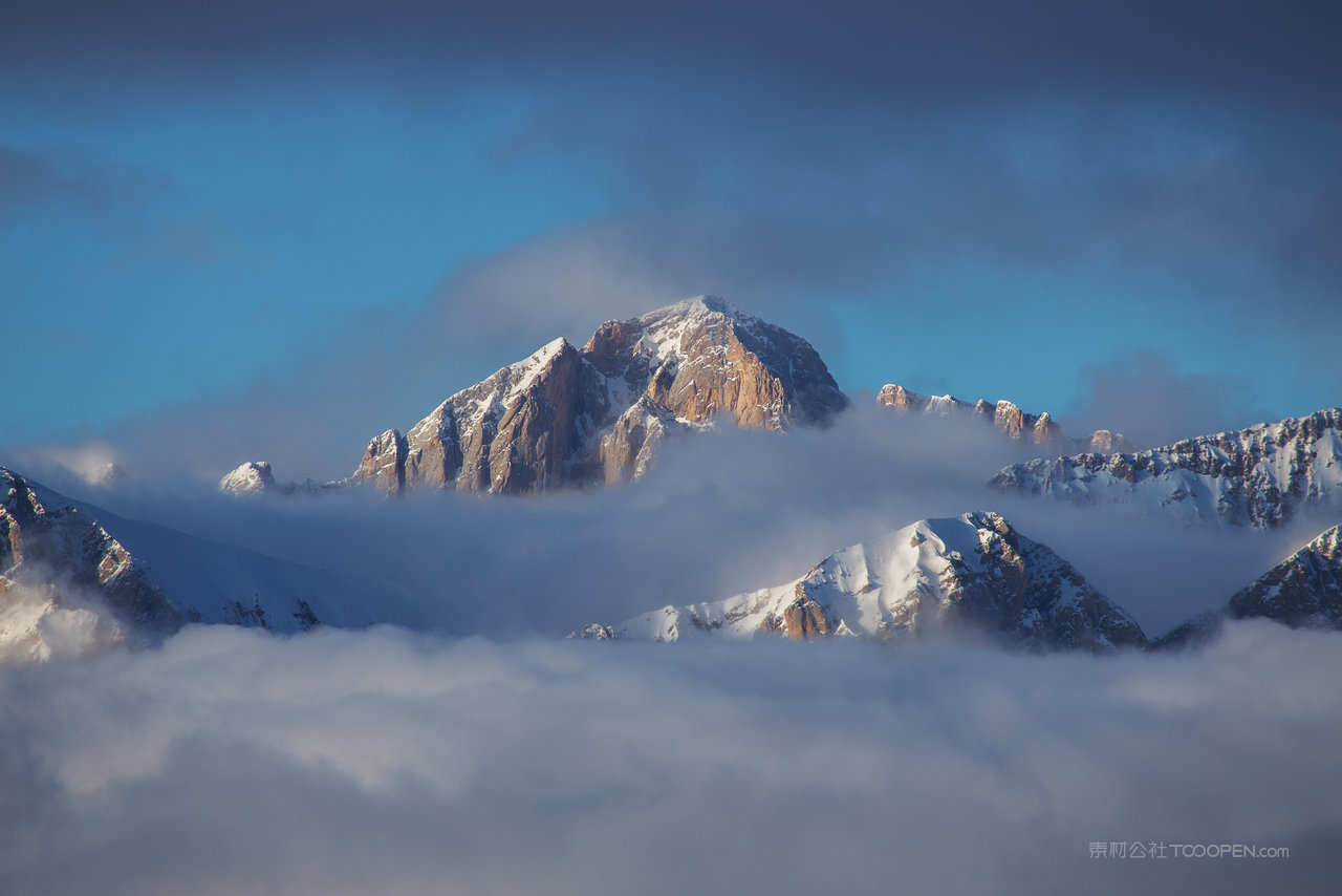高清阿尔卑斯山摄影图片