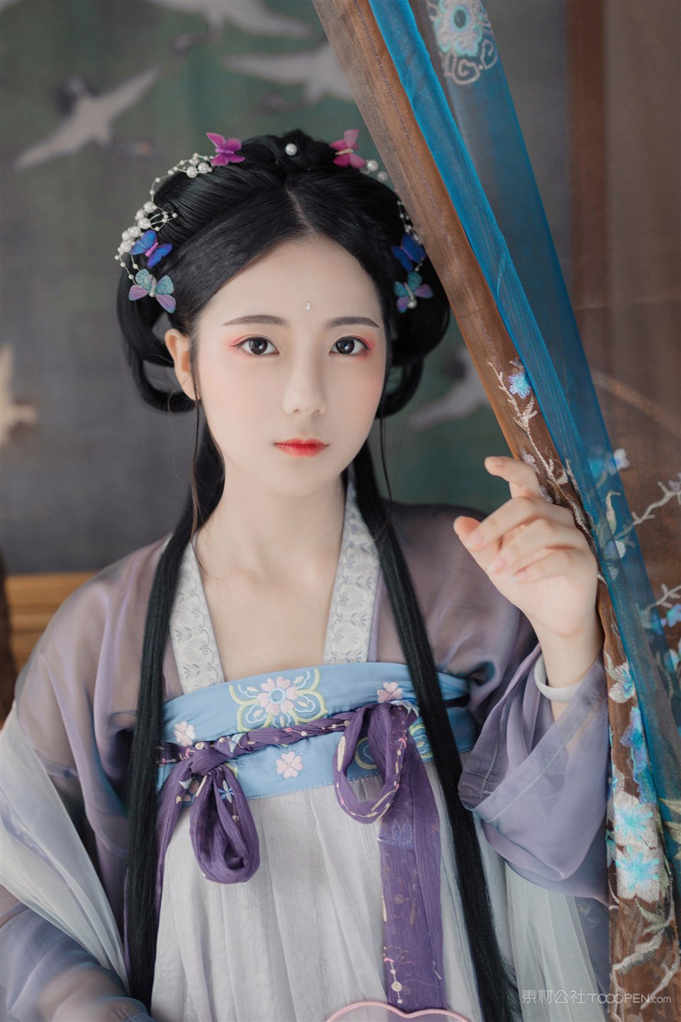 室内摄影唐朝古装汉服美女图片