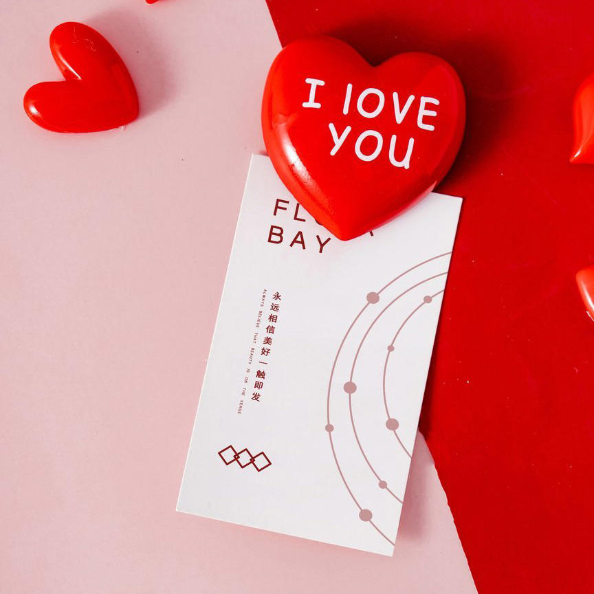 红色浪漫甜蜜卡片贴图样机