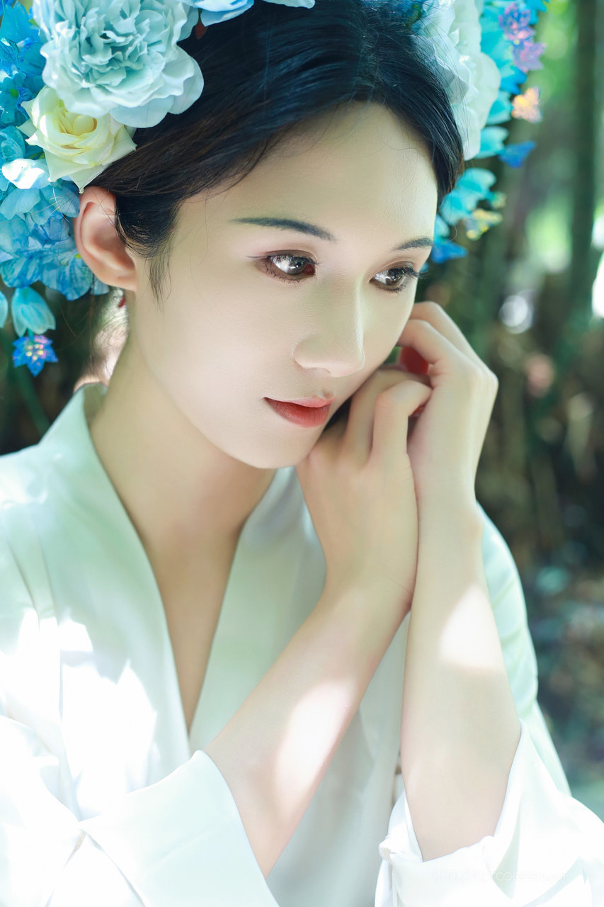 五官精致的漂亮女孩超高清国模吧美女人像摄影图片