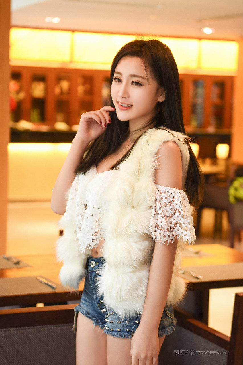 时尚气质美女模特餐厅写真图片