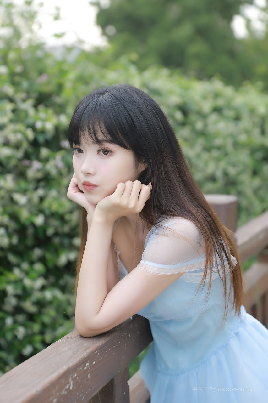 高清秀人网粉嫩美女大学生艺术照写真图片