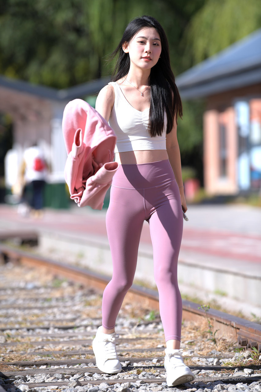 尤果网精品街拍美女大学生紧身裤瑜伽合集