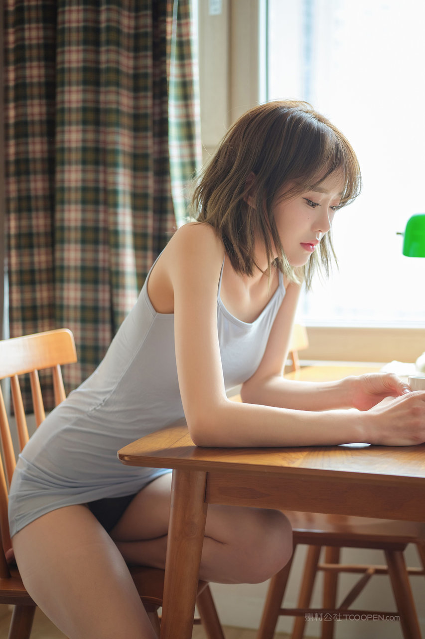 衣着清凉的美女mm131高清图片