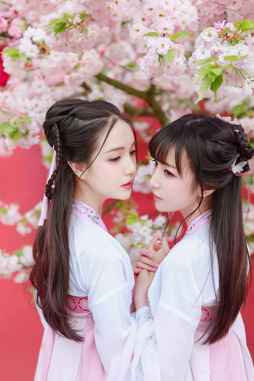 唯美古装两个美女摄影图片