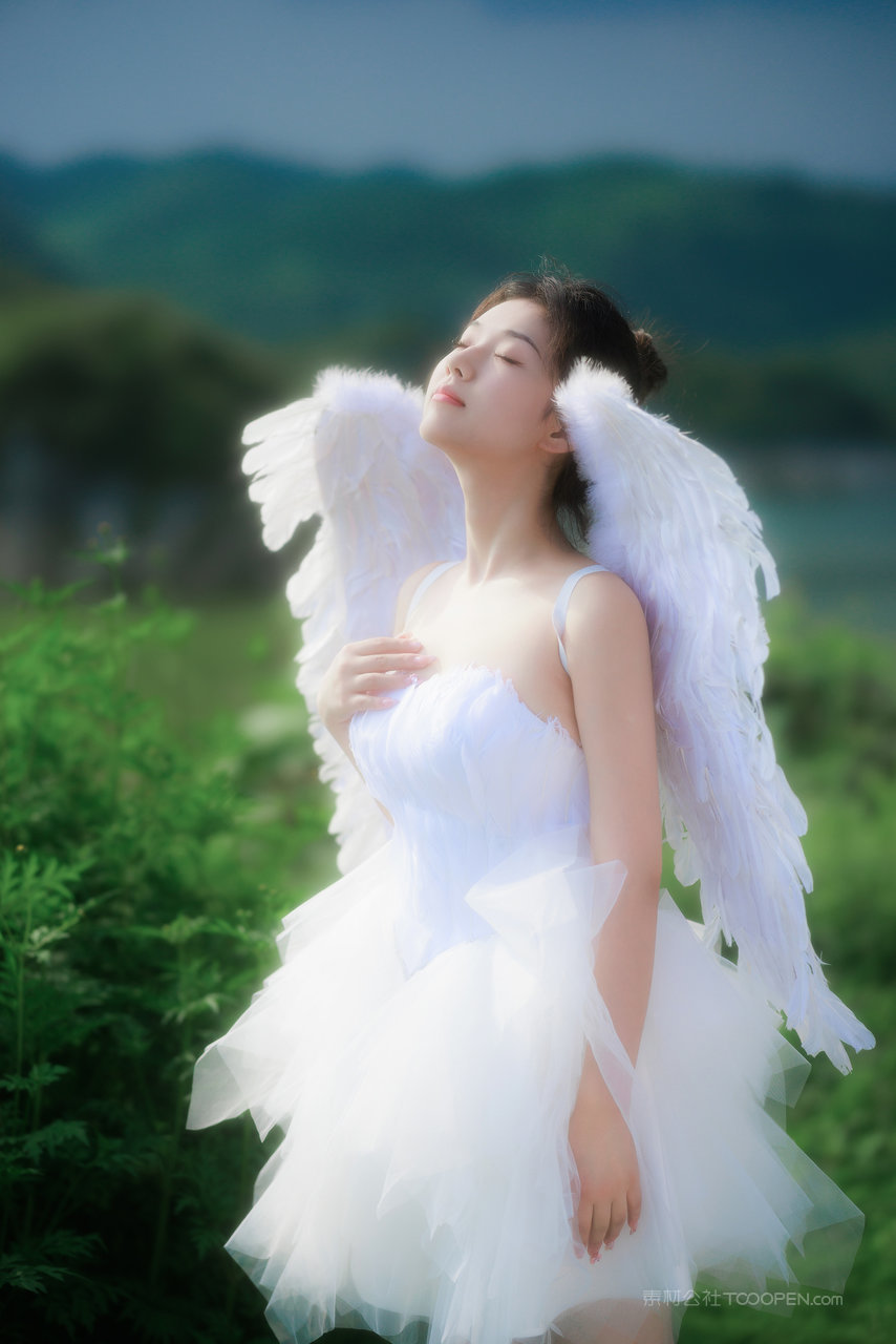 天使般清纯美女唯美艺术照图片