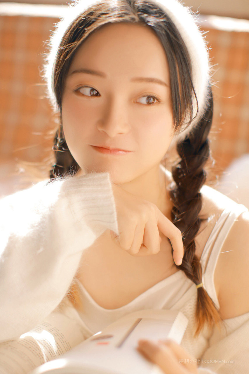 五官精致的高清女生头像真人图片