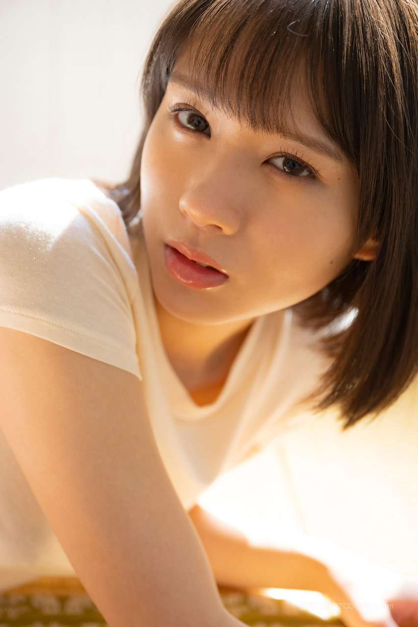 长相甜美的日本清纯短发美女特写图片